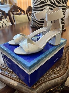 White Mountain sandals